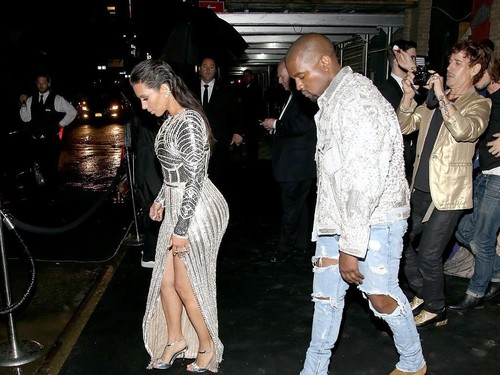10 Momen Kim Kardashian Pamer Bokong Jumbo yang Tak Lagi Jadi Tren