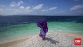 Bagi pelancong yang hobi berswafoto, Makam Karang menyediakan beragam spot untuk berswafoto yang sudah pasti eksklusif.