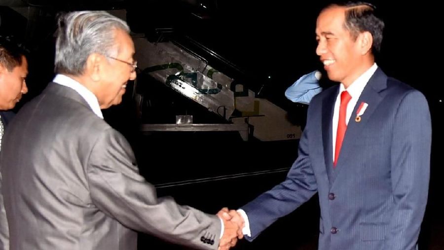 Perdana Menteri Malaysia Mahathir Mohamad baru mengirimkan surat pernyataan mengundurkan diri dari jabatannya sebagai perdana menteri Malaysia.