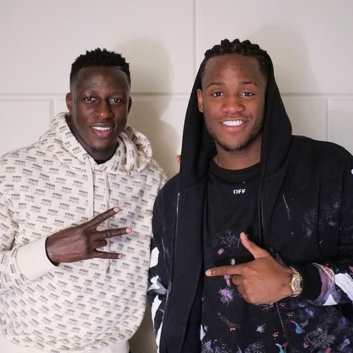 Gaya Mewah Pemain Konyol Belgia Batshuayi Pakai Jaket Gucci Seharga Motor