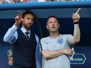 Steve Holland sang Pembisik Gareth Southgate