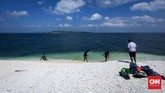 Biaya sewa perahu ke Makam Karang berkisar Rp600 ribu hingga Rp1 juta rupiah untuk digunakan seharian. Piknik bersama rombongan tentu saja bakal lebih murah.