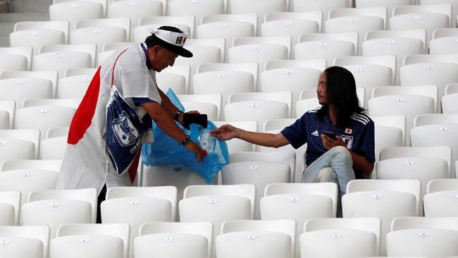 Bersih-bersih, Kebiasaan yang Sulit Diubah Suporter Jepang