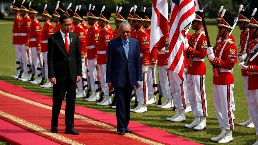 Presiden Joko Widodo dan Perdana Menteri Malaysia Mahathir Mohamad melakukan rangkaian acara kenegaraan di Istana Bogor, Jumat (29/6/2018).