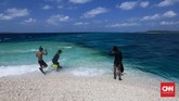 Kabupaten Kepulauan Selayar terdiri dari beberapa pulau kecil dengan Pulau Selayar sebagai wilayah terluas. Pulau-pulau seperti Makam Karang bisa dikunjungi untuk kegiatan 'island hopping'.