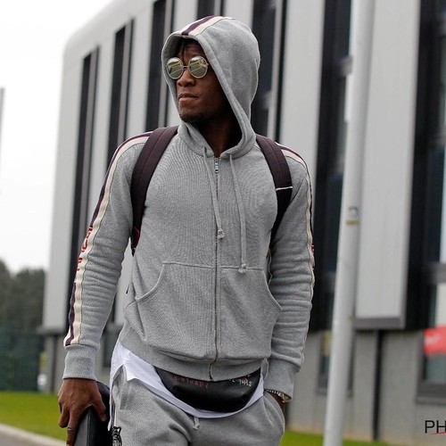Gaya Mewah Pemain Konyol Belgia Batshuayi Pakai Jaket Gucci Seharga Motor