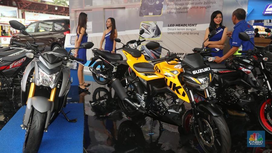 SPG menjadi salah satu ujung tombak dalam penjualan barang pemilik peserta pameran.