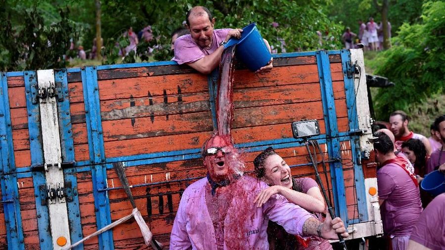 Revellers have wine poured over them during the Batalla de Vino (Wine Battle) in Haro, Spain, June 29, 2018. REUTERS/Vincent West