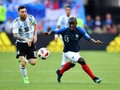 Kante Tersipu Malu Dapat Nyanyian di Pesta Juara Piala Dunia