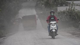 Hujan Abu Turun di Klaten Pascaguguran Awan Panas Merapi