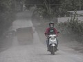 Hujan Abu Turun di Klaten Pascaguguran Awan Panas Merapi
