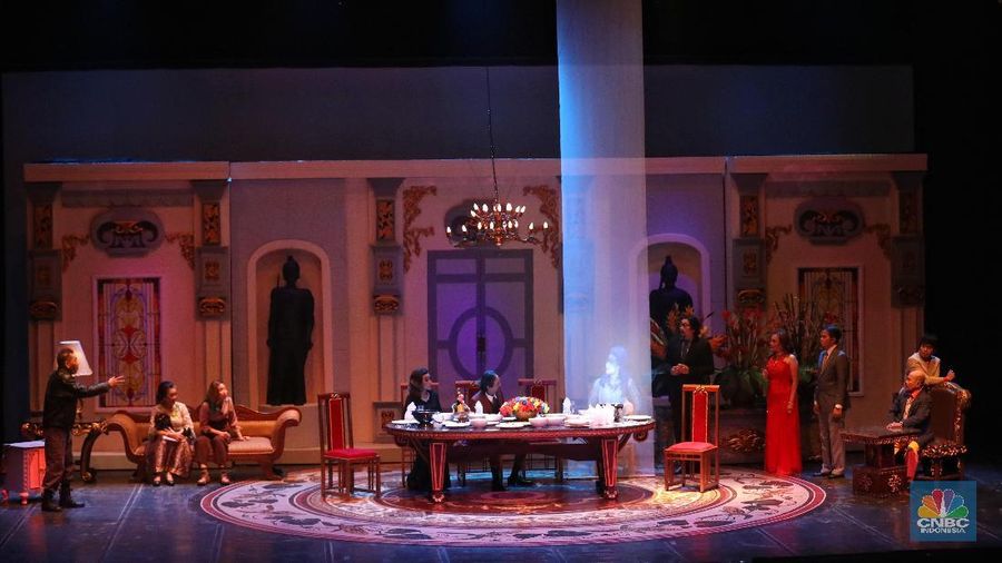 Pertunjukan ini merupakan terobosan baru dimana fiksi ilmiah diangkat ke panggung teater.