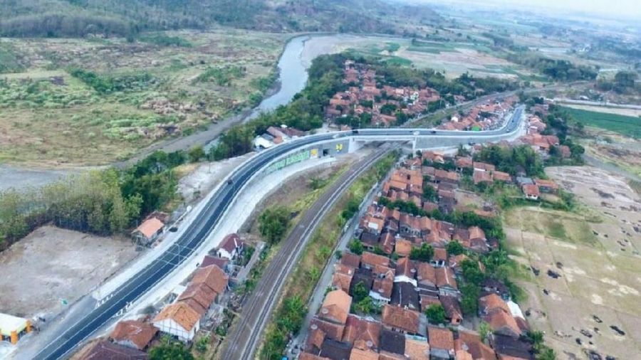 Berdasarkan revisi DIPA Maret 2018, porsi SBSN di Kementerian PUPR Rp 13,73 triliun untuk membiayai 267 proyek infrastruktur jalan dan sumber daya air (SDA).