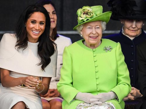 6 Jenis Busana yang Tak Boleh Dipakai Keluarga Kerajaan Inggris 1 6 Jenis Busana yang Tak Boleh Dipakai Keluarga Kerajaan Inggris 1