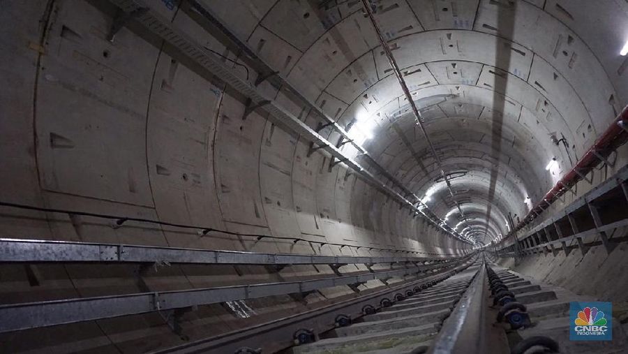 MRT Jakarta akan beroperasi Maret 2019.