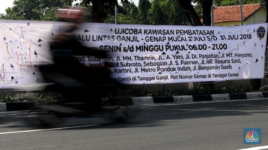 Pemberlakuan ganjil genap tersebut berbeda dengan pemberlakuan ganjil genap yang telah diterapkan sebelumnya.