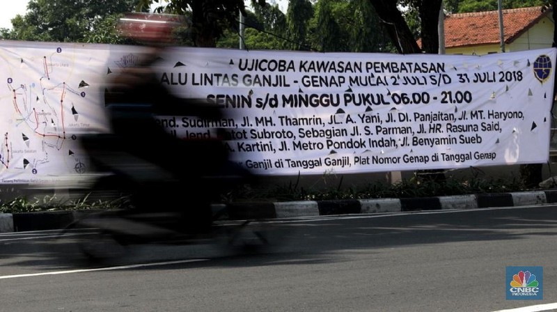 Pemberlakuan ganjil genap tersebut berbeda dengan pemberlakuan ganjil genap yang telah diterapkan sebelumnya.