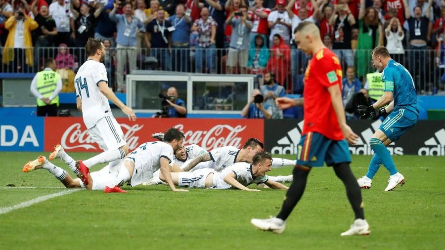 Rusia menciptakan sejarah dengan lolos ke perempat final Piala Dunia untuk kali pertama sejak Uni Soviet bubar.