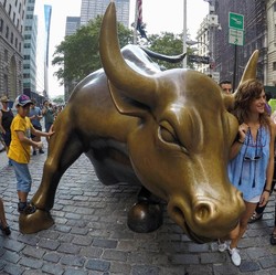 Wall Street Diprediksi Naik Tipis di Pembukaan Rabu