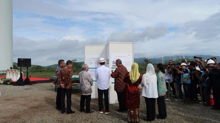 Jokowi mengatakan PLTB serupa tidak hanya dikembangkan di Sidrap saja, namun juga 80% sudah dikerjakan di Jeneponto.