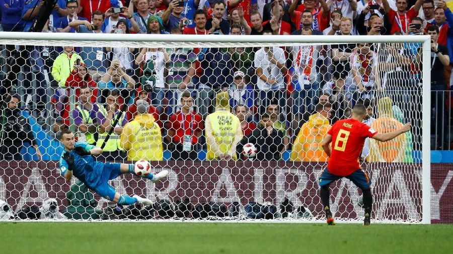 Rusia menciptakan sejarah dengan lolos ke perempat final Piala Dunia untuk kali pertama sejak Uni Soviet bubar.