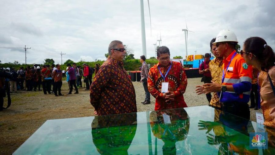 Pembangkit angin di Sidrap ini merupakan bagian dari program 35 ribu MW yang digagas oleh Presiden Joko Widodo.
