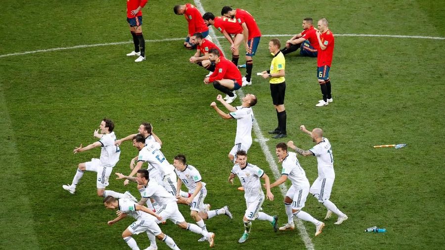 Rusia menciptakan sejarah dengan lolos ke perempat final Piala Dunia untuk kali pertama sejak Uni Soviet bubar.