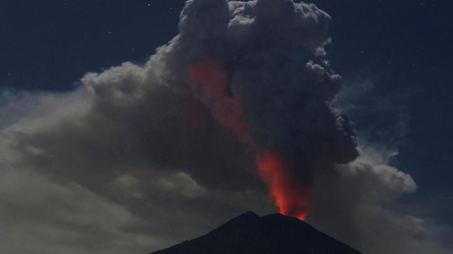 Letusan ini menyebabkan lontaran kolom abu dengan ketinggan teramati sekitar 2.000 meter di atas puncak atau ± 5.142 m di atas permukaan laut