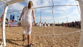 “Ini bukan hanya permainan pria,” kata Maryana Raznogorskaya, seorang anggota dari tim pemenang. “Yang terpenting adalah pertemanan dan solidaritas.” (REUTERS/Alexey Nasyrov)