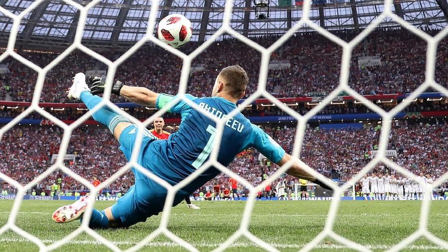 Rusia menciptakan sejarah dengan lolos ke perempat final Piala Dunia untuk kali pertama sejak Uni Soviet bubar.