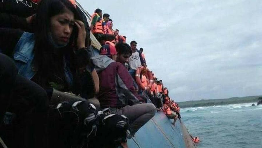 KM Lestari Maju tenggelam di perairan Selayar hari ini.