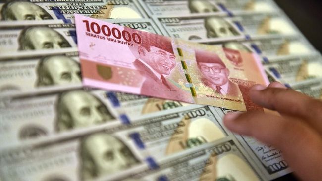 Rupiah Melemah ke Rp15.975 per Dolar AS Ditekan Corona