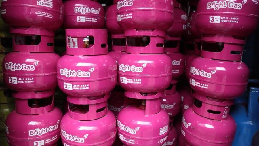 PT Pertamina (Persero) kembali memberikan pilihan varian baru produk LPG Bright Gas, untuk kemasan 3 kg. Produk LPG non subsidi berwarna pink fuschia tersebut, akan mulai dilakukan uji pasar secara terbuka di dua kota yakni Jakarta dan Surabaya, dengan total 5.000 tabung. (dok. Pertamina)