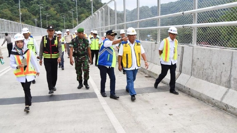 Dari total panjang 2,8 km, sepanjang 313 meter berupa konstruksi layang karena kawasan tersebut merupakan kawasan hutan lindung serta merupakan jalur wisata.