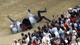 Pelaksanaan 2 Juli dinamakan Palio di Provenzano untuk menghormati Madonna of Provenzano, pengabdi Maria khusus untuk Siena. (REUTERS/Stefano Rellandini)