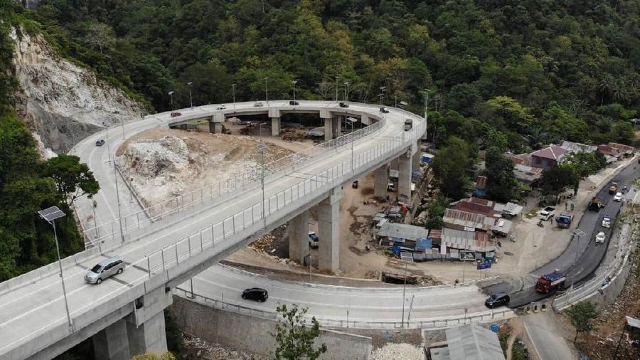 Dari total panjang 2,8 km, sepanjang 313 meter berupa konstruksi layang karena kawasan tersebut merupakan kawasan hutan lindung serta merupakan jalur wisata.