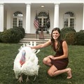 Ini Asisten Cantik Donald Trump yang Bergaji Rp 1,8 M/Tahun