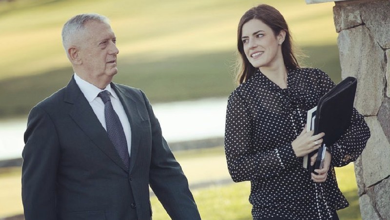 Madeleine Westerhout ditarik sebagai asisten khusus dan asisten eksekutif untuk Presiden Donald Trump dengan gaji tahunan US$130.000 (Rp 1,8 miliar)