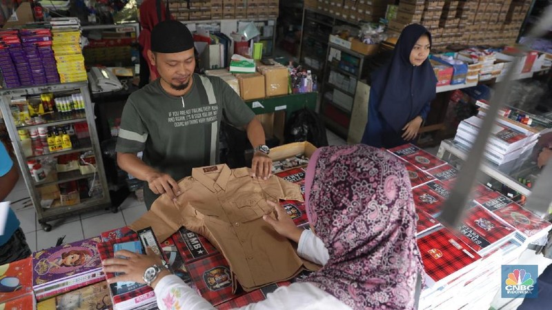 Memasuki tahun ajaran baru 2018/2019, sebagian orang tua murid mulai sibuk membeli perlengkapan sekolah untuk anak mereka.