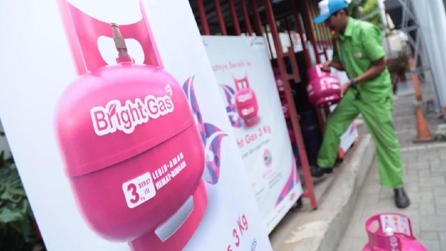 PT Pertamina (Persero) kembali memberikan pilihan varian baru produk LPG Bright Gas, untuk kemasan 3 kg. Produk LPG non subsidi berwarna pink fuschia tersebut, akan mulai dilakukan uji pasar secara terbuka di dua kota yakni Jakarta dan Surabaya, dengan total 5.000 tabung. (dok. Pertamina)