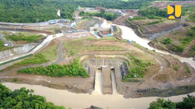 Untuk Bendungan Paselloreng progres konstruksinya sudah 73,3% dan ditargetkan selesai akhir Februari 2019.