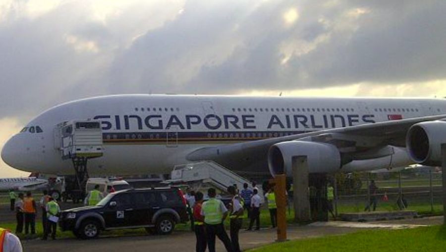 Pesawat super jumbo Airbus A380 pernah mendarat di Indonesia.
