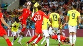 Setelah babak pertama berjalan sengit dan tanpa gol, Inggris mampu memecah kebuntuan pada menit ke-53 setelah mendapat penalti karena Harry Kane dijatuhkan Carlos Sanchez. (REUTERS/Kai Pfaffenbach)
