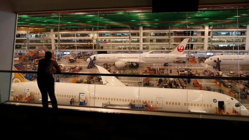 Dreamliner 787-10 mendarat pertama kali di Indonesia.
