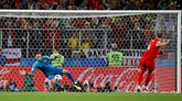 Timnas Inggris akhirnya memastikan kemenangan atas Kolombia setelah eksekusi penalti Eric Dier gagal dihentikan David Ospina. Inggris menang 4-3 atas Kolombia dalam adu penalti. (REUTERS/Kai Pfaffenbach)