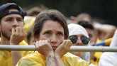 Tanpa harapan, duka pun terlihat di mata para pendukung Timnas Kolombia seperti tampak di Ibu Kota Bogota. (REUTERS/Luisa Gonzalez)