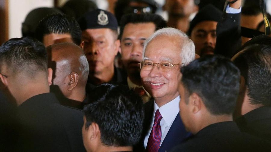 Najib harus membayar uang jaminan sebesar 1 juta ringgit atau sekitar Rp 3,5 miliar agar tidak ditahan selama proses peradilan.