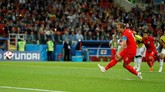 Setelah rangkaian protes dari para pemain Kolombia, Harry Kane akhirnya mengeksekusi penalti pada menit ke-57 dan membawa Inggris unggul 1-0. (REUTERS/John Sibley)