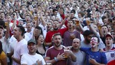Pangeran William pun ikut bergembira atas kemenangan Inggris, dengan melalui twitternya menulis “Saya tidak bisa lebih bangga terhadap @england menang dalam adu penalti!”. (REUTERS/Simon Dawson)