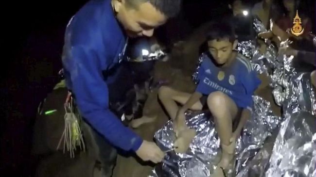 Berlomba dengan Hujan, Penyelamatan Remaja Thailand